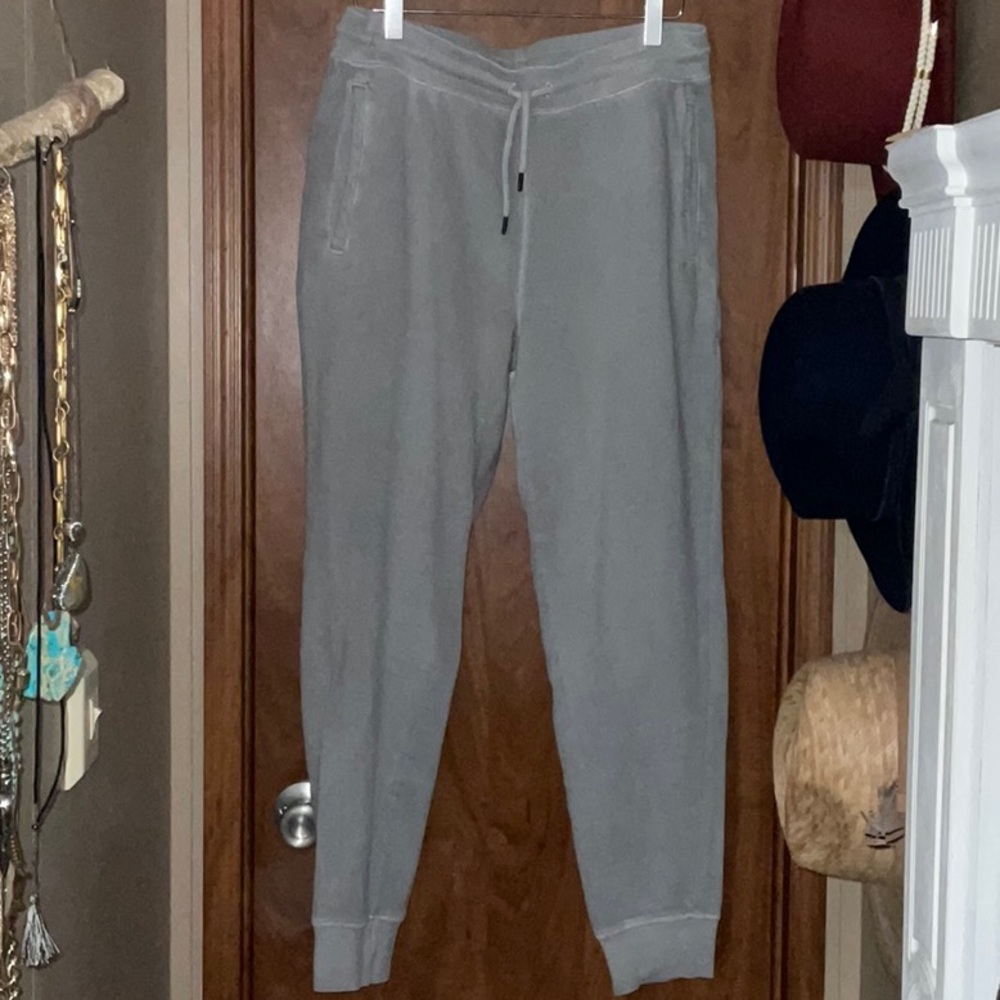 North Face, women’s (M) sweatpants light grey